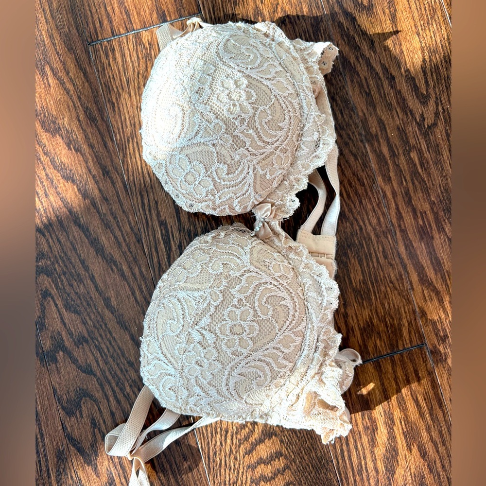 Fancy lace and crystal bra with bow